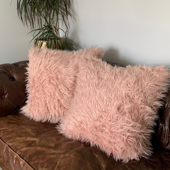Pink Faux Mongolian Fur euro Pillow with insert feathers boho girly large set 2 - Picture 1 of 9